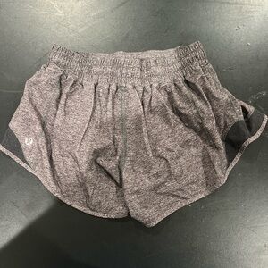 Lululemon Hotty Hot Shorts 2.5 inch - Size 6